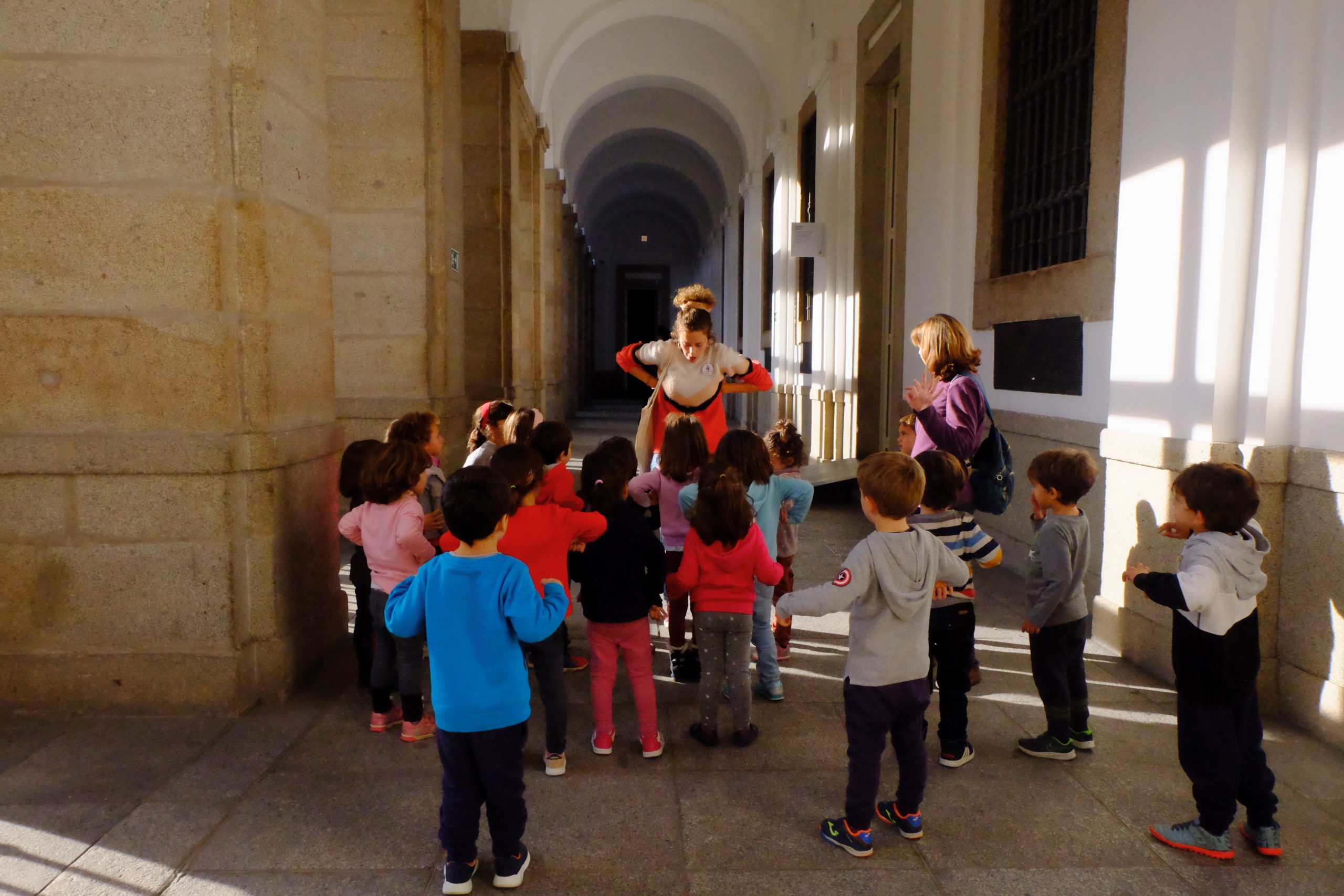 Visita-guiada-a-museo-para-infantil